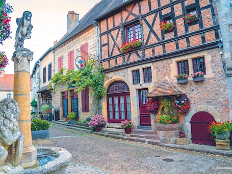 Exterior. Grand Hôtel de Bourbon-Lancy - Logis - Restaurant et Spa