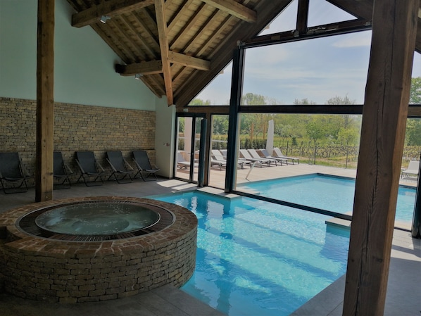 Couples treatment room(s), sauna, hot tub, steam room
