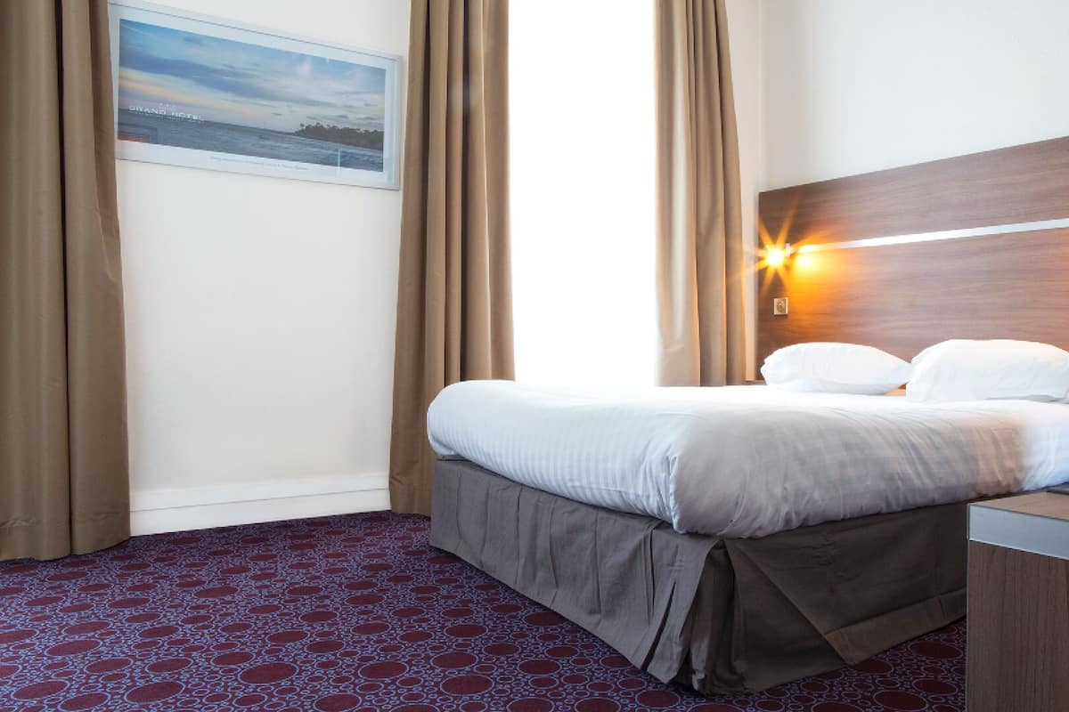Triple Room | Desk, blackout curtains, iron/ironing board (on request), free WiFi