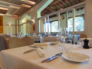 Breakfast, lunch, dinner served; Mediterranean cuisine 