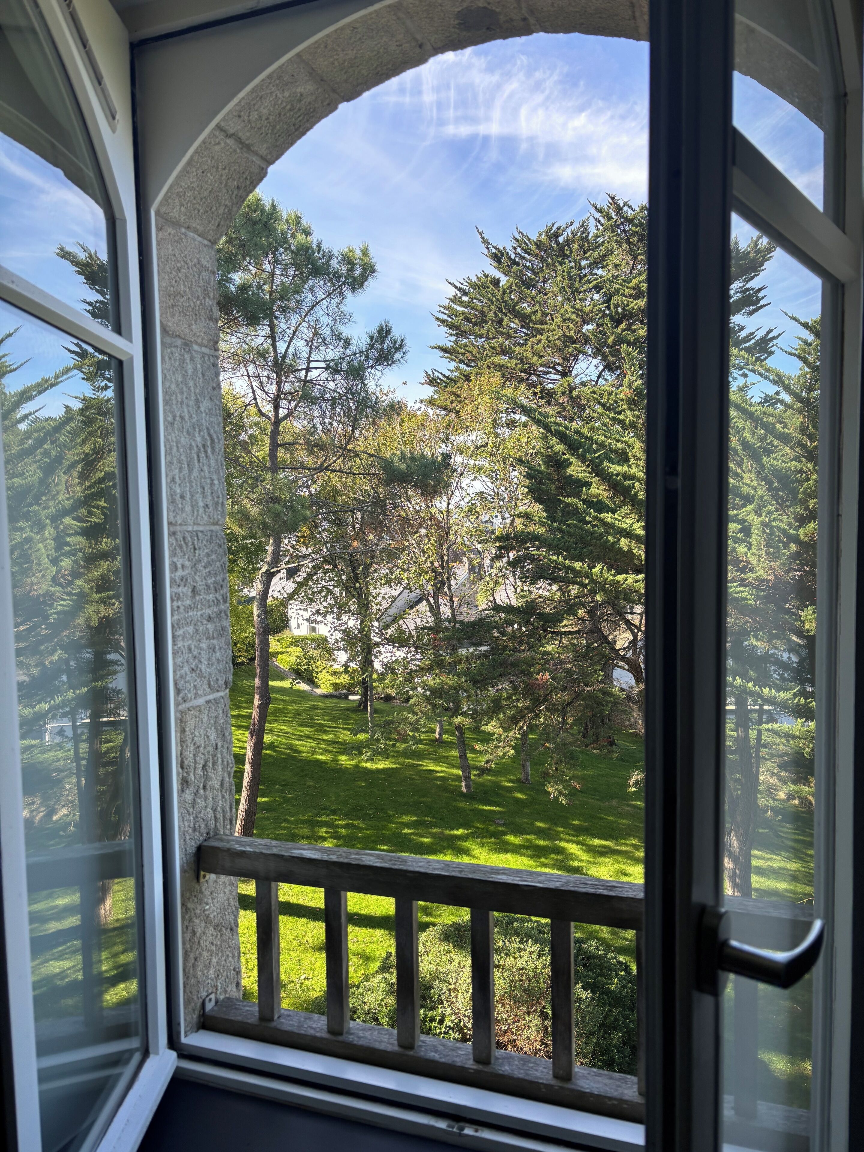 غرفة ديلوكس مزدوجة | ميني بار وخزنة داخل الغرفة وستائر تعتيم وتجهيزات عازلة للصوت