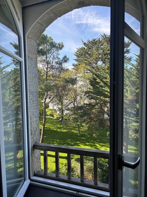 Quarto casal luxo | Frigobar, cofres nos quartos, cortinas blackout, quartos à prova de som