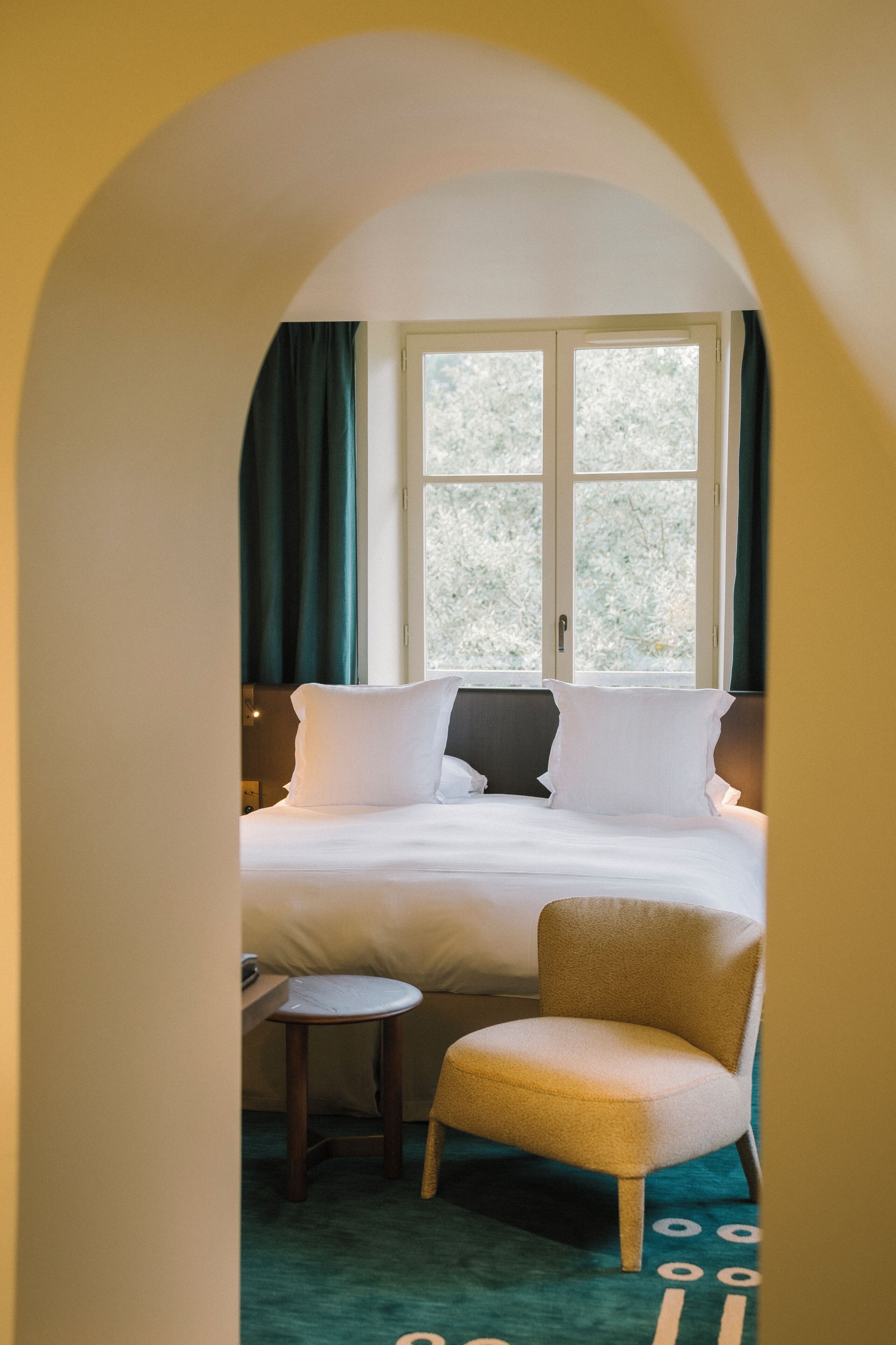 Minibar, caja de seguridad en la habitación y cortinas blackout 