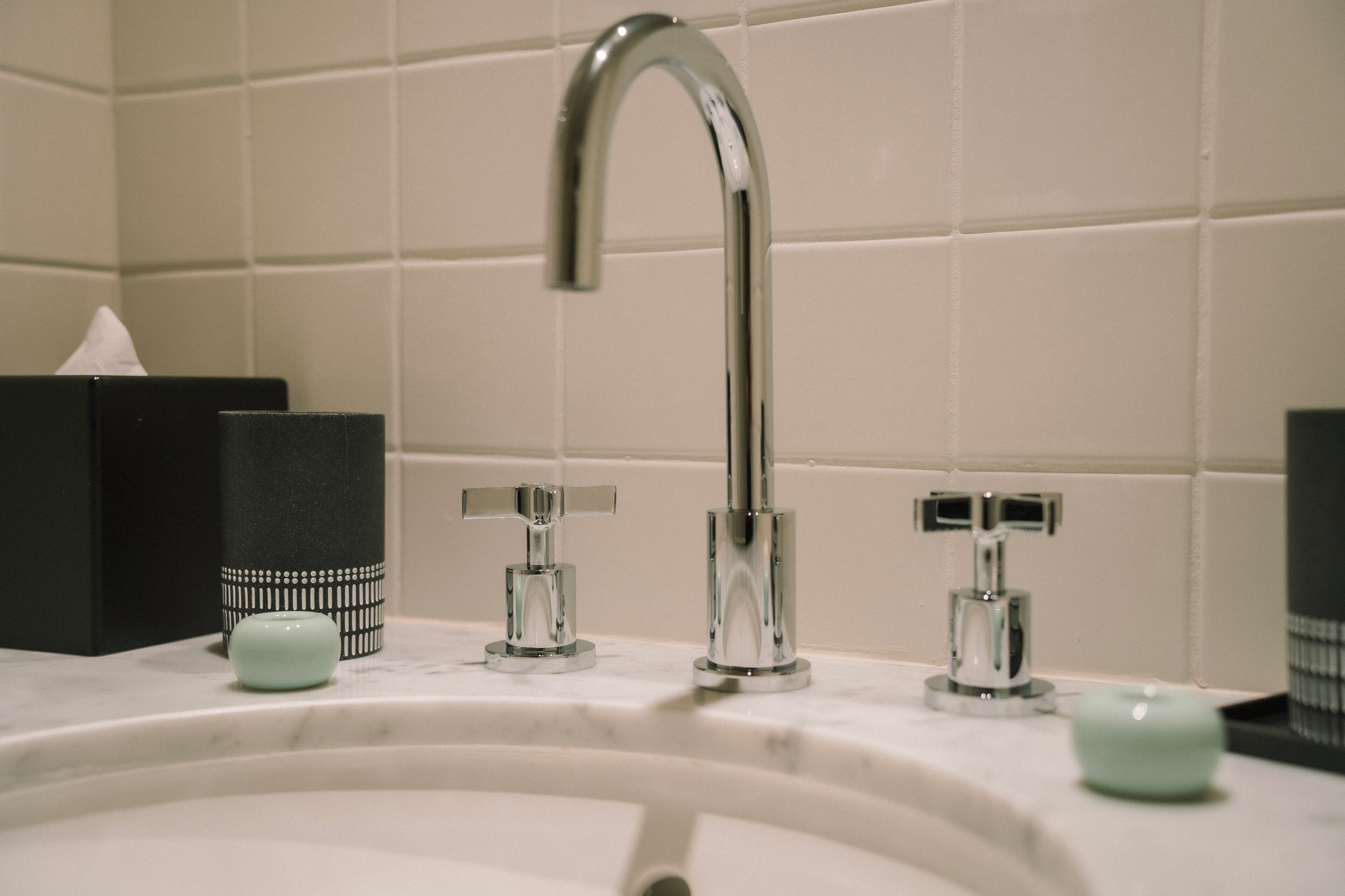 Chambre Double Cosy | Bathroom | Free toiletries, hair dryer, bathrobes, slippers