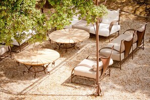 Outdoor dining - Hôtel Côté Ventoux (Saint-Didier)