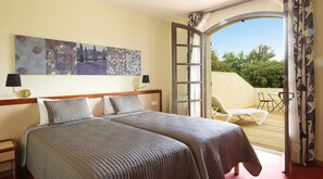 Dobbelt- eller tomannsrom – standard, terrasse | Skrivebord, ekstrasenger (mot et tillegg), wi-fi (inkludert) og sengetøy