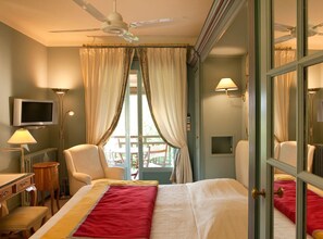 Minibar, in-room safe, individually decorated, individually furnished