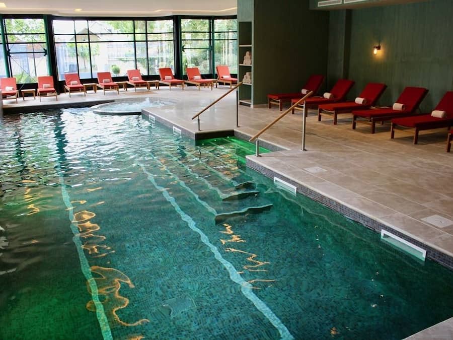 Behandelingskamers voor koppels, een sauna, een bubbelbad, een stoombad