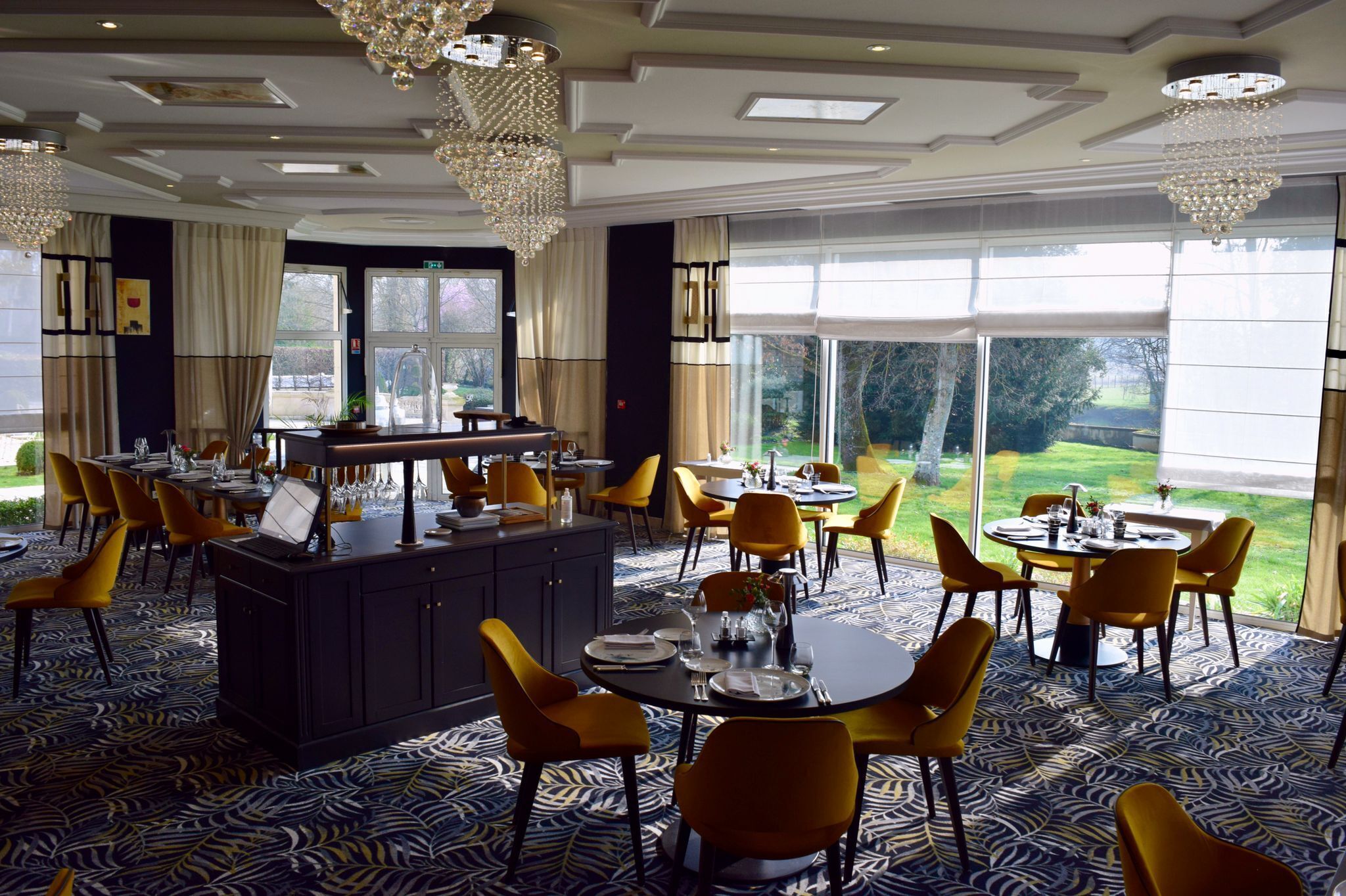 breakfast, lunch, dinner served; french cuisine