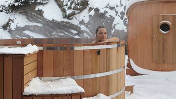 Sauna, hot tub, steam room