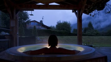 Bain à remous extérieur