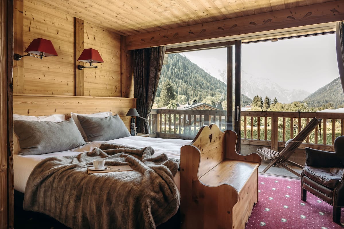 Superior Room (Vue Mont Blanc) | Minibar, in-room safe, individually decorated, individually furnished