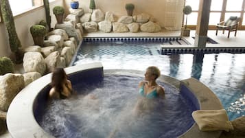 Indoor spa tub