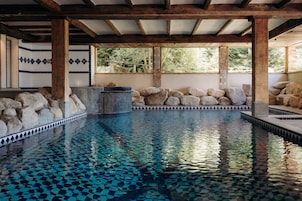 Indoor pool, sun loungers