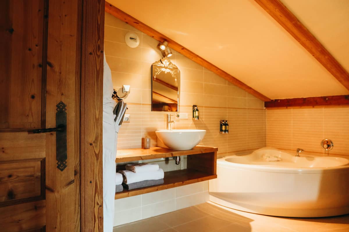double suite | bathroom | free toiletries, hair dryer, bathrobes, heated floors