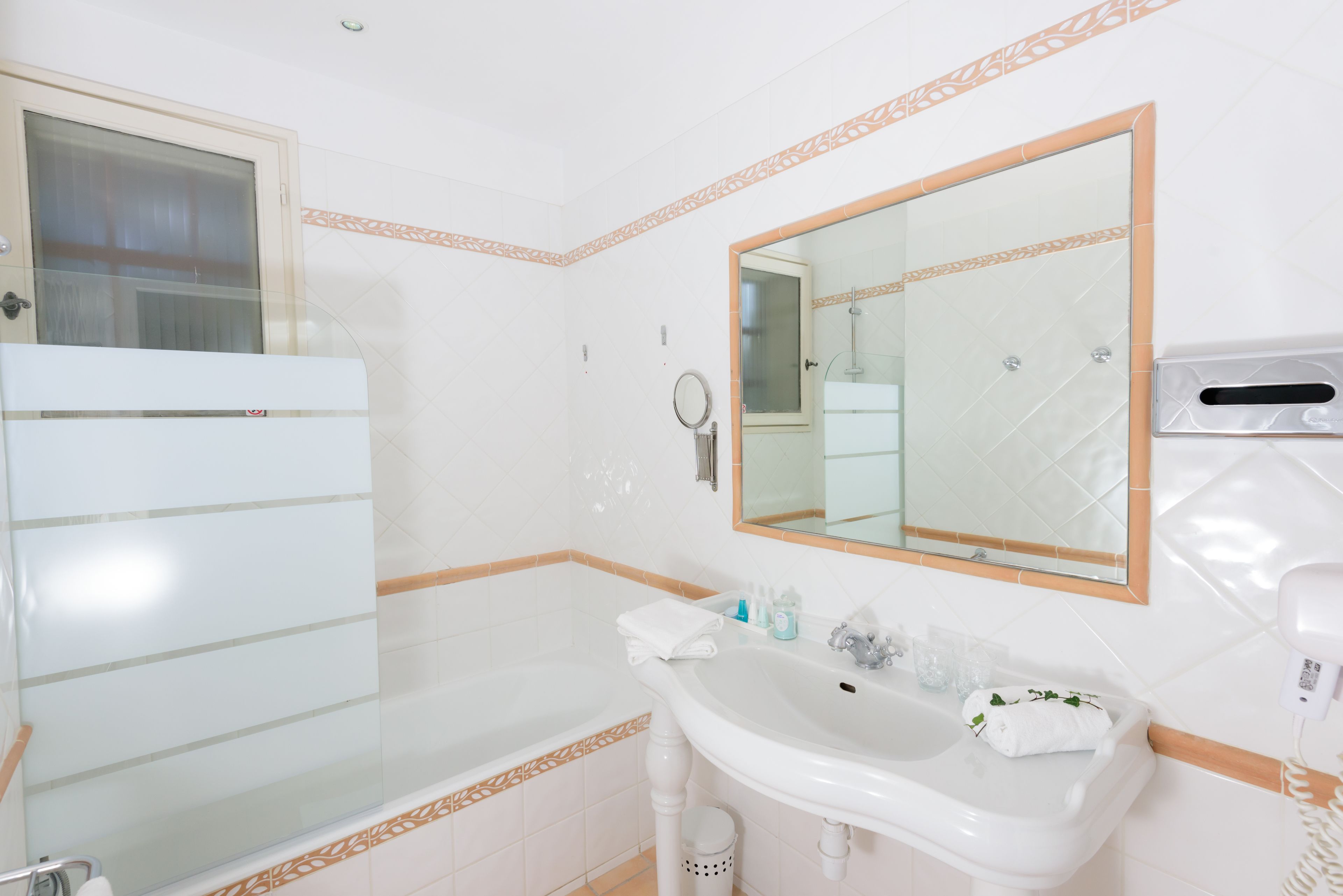 double or twin room, park view | bathroom | free toiletries, hair dryer, towels