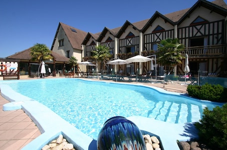 Exterior. Le Clos Deauville Saint-Gatien