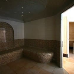 Tratamientos corporales, tratamientos faciales y 1 sala de tratamiento