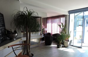 Interior entrance - Hotel le Foron (La Roche-sur-Foron)