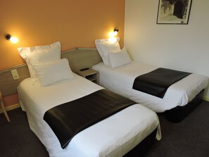 Standard Twin Room | Premium bedding, desk, blackout drapes, soundproofing