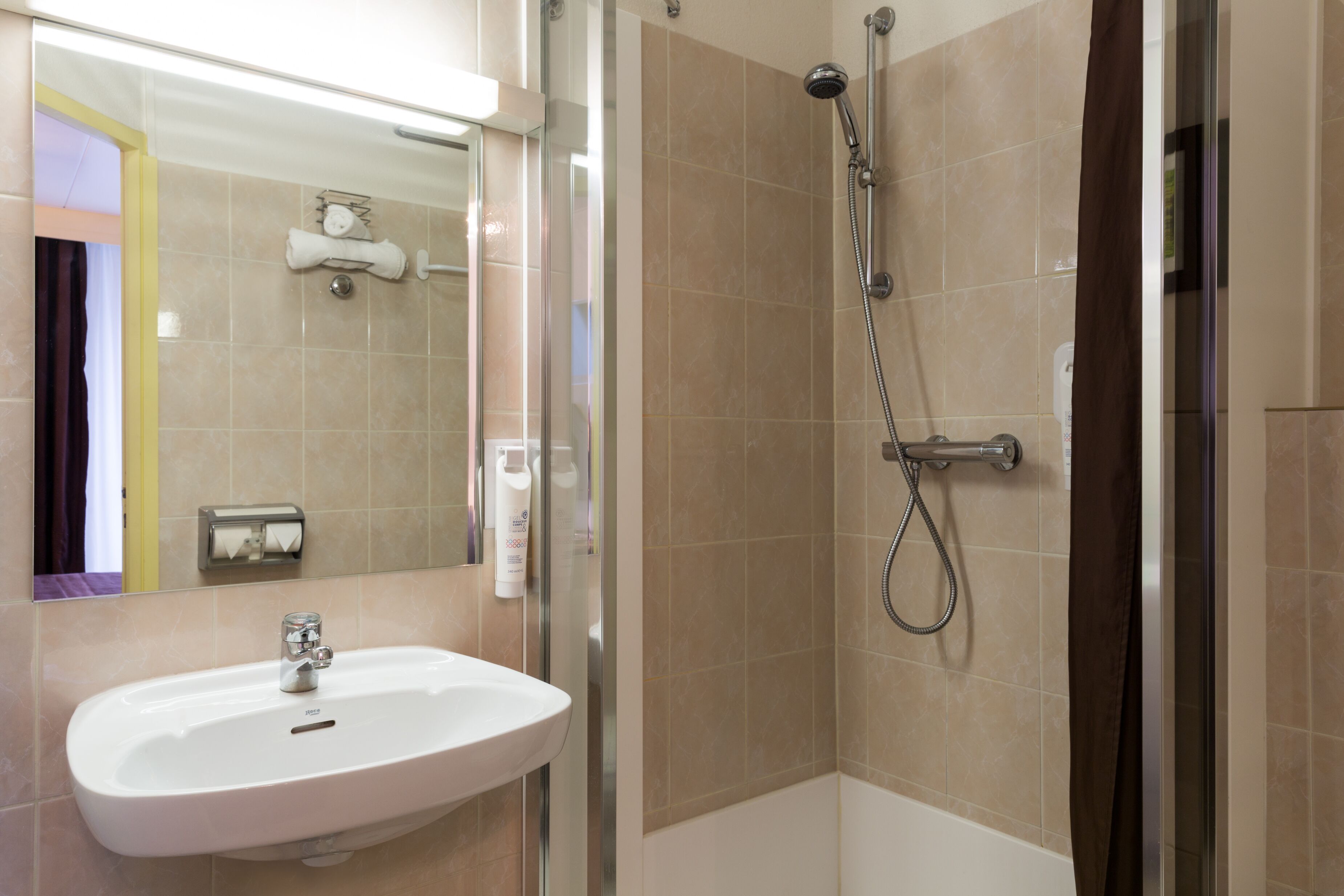 traditional double room | bathroom | free toiletries, hair dryer, towels