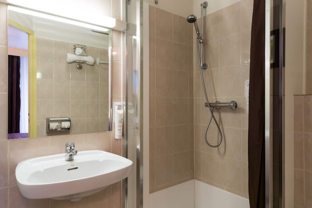 traditional double room | bathroom | free toiletries, hair dryer, towels