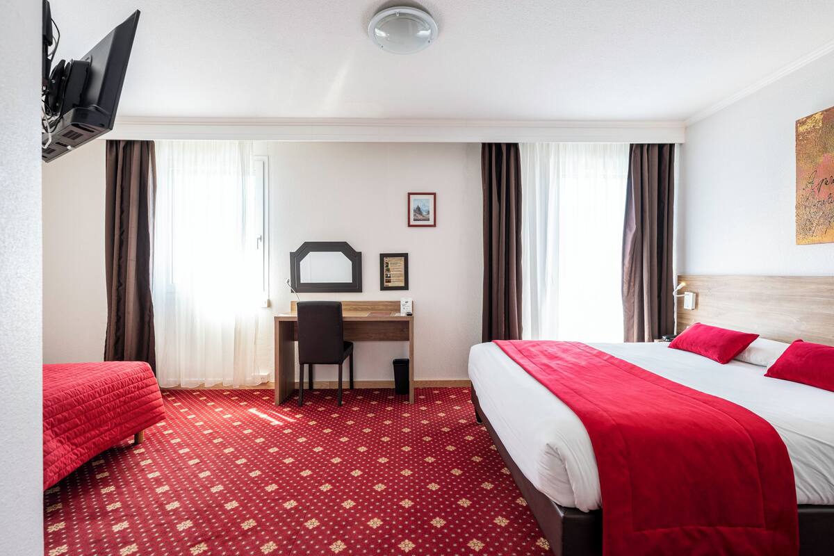 standard triple room | soundproofing, cots/infant beds, rollaway beds, free wifi