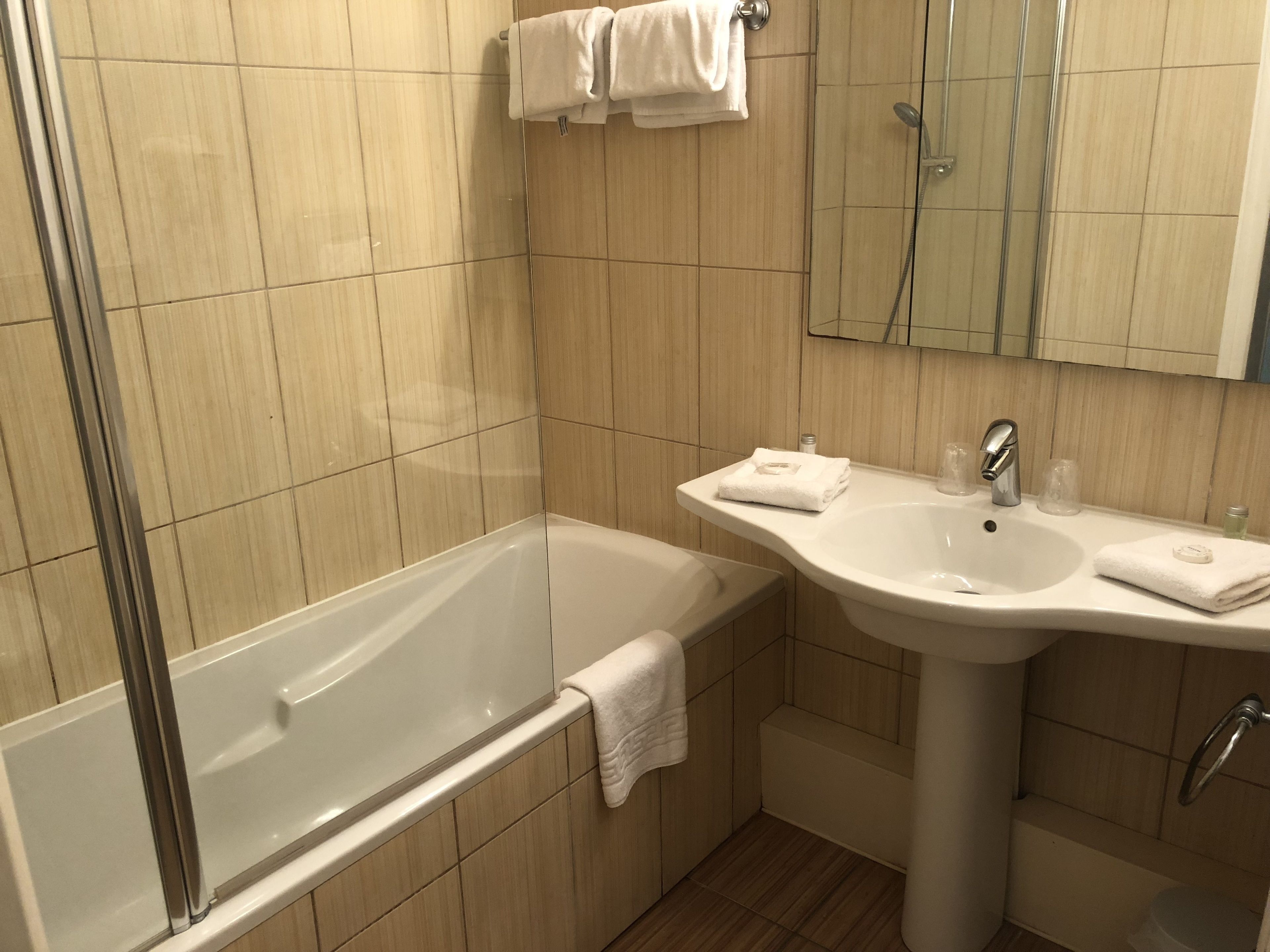 combined shower/bathtub, free toiletries, hair dryer, towels