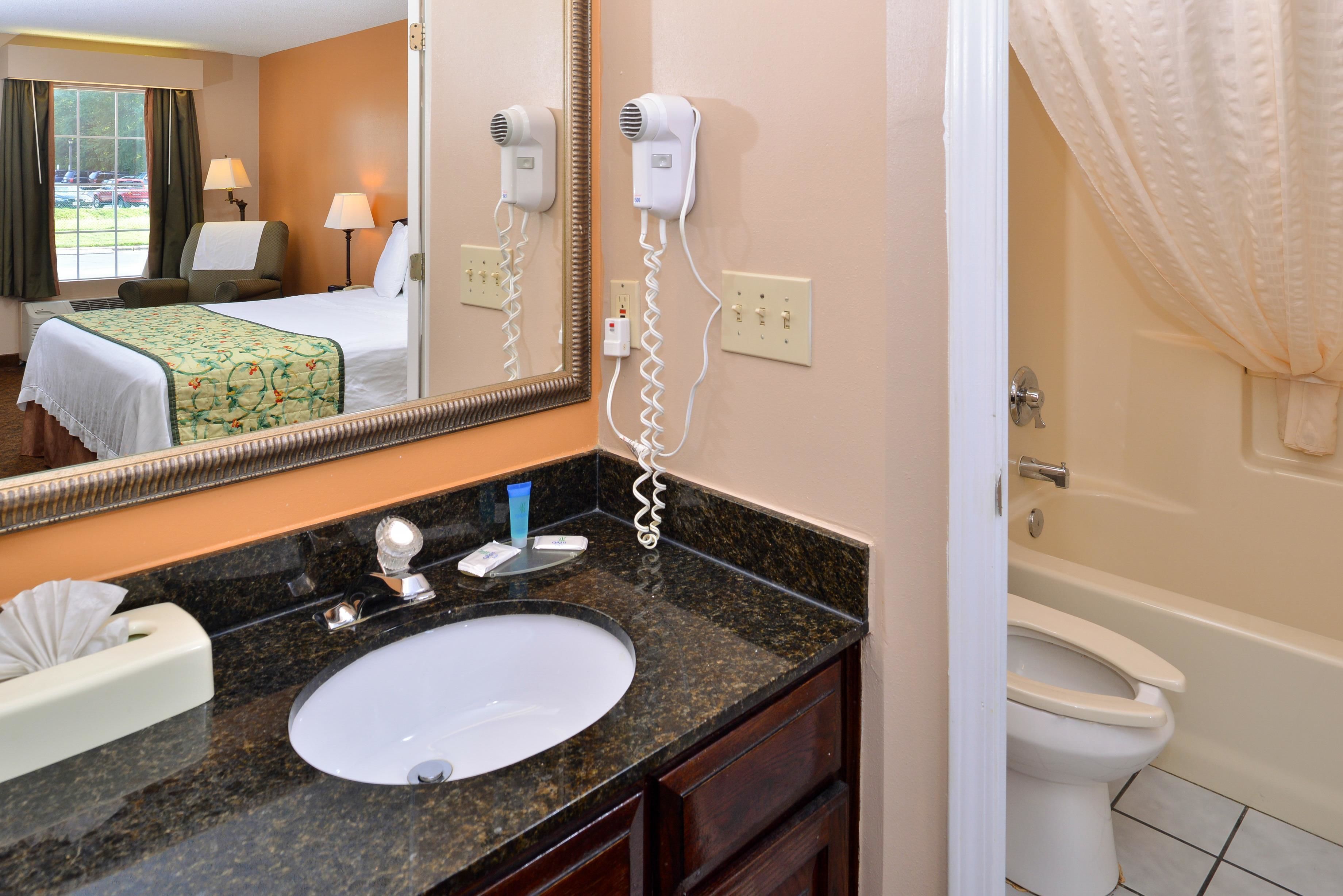 combined shower/bathtub, free toiletries, hair dryer, towels