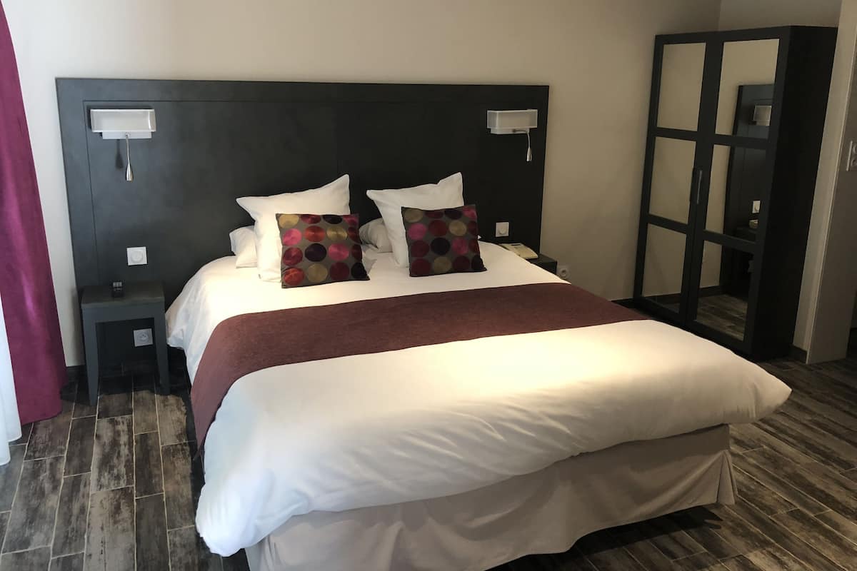 Junior suite | Een minibar, een bureau, geluiddichte muren, een strijkplank/strijkijzer