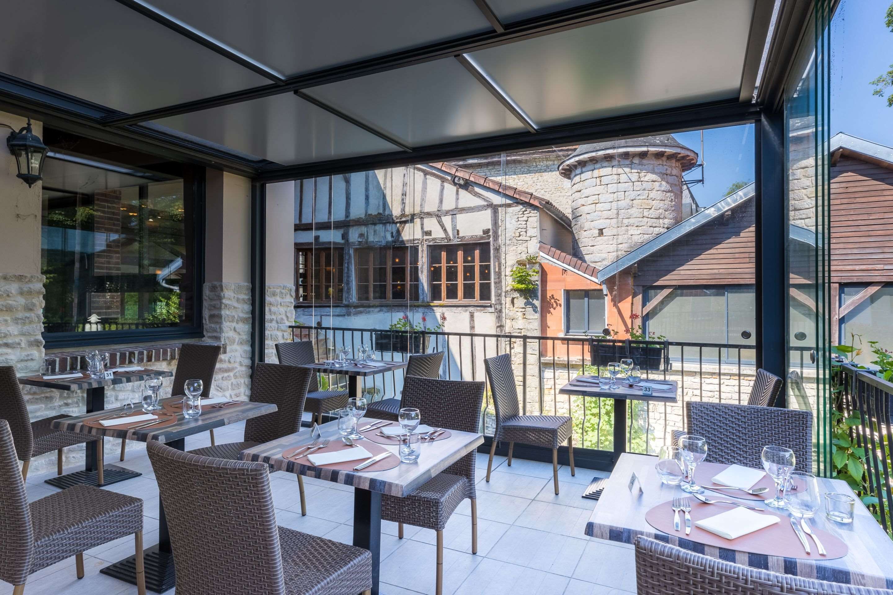 朝食、ランチ、ディナーに営業 (フランス料理、ガーデン ビュー)