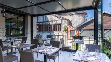 Petit déjeuner, déjeuner et dßner servis sur place, vue sur le jardin