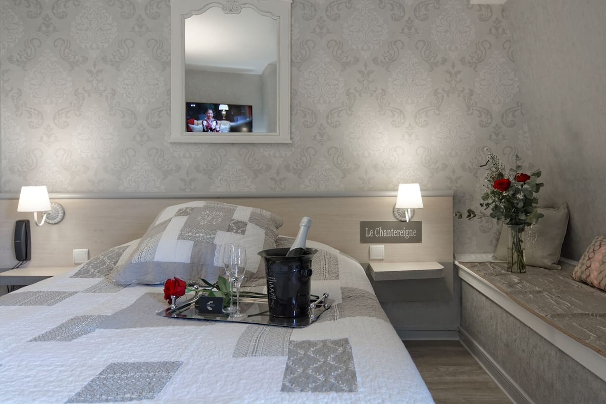 Doppia Standard, 1 letto matrimoniale, bagno privato, vista giardino | 1 camera, biancheria da letto di alta qualità, una cassaforte in camera