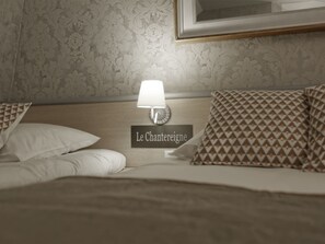 Habitación triple estándar, 1 habitación, baño privado, vista al jardín | 1 habitación y ropa de cama de alta calidad