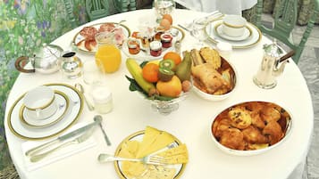 Daily continental breakfast for a fee