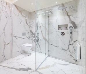 Chambre Standard Double ou avec lits jumeaux, salle de bains attenante | Salle de bain