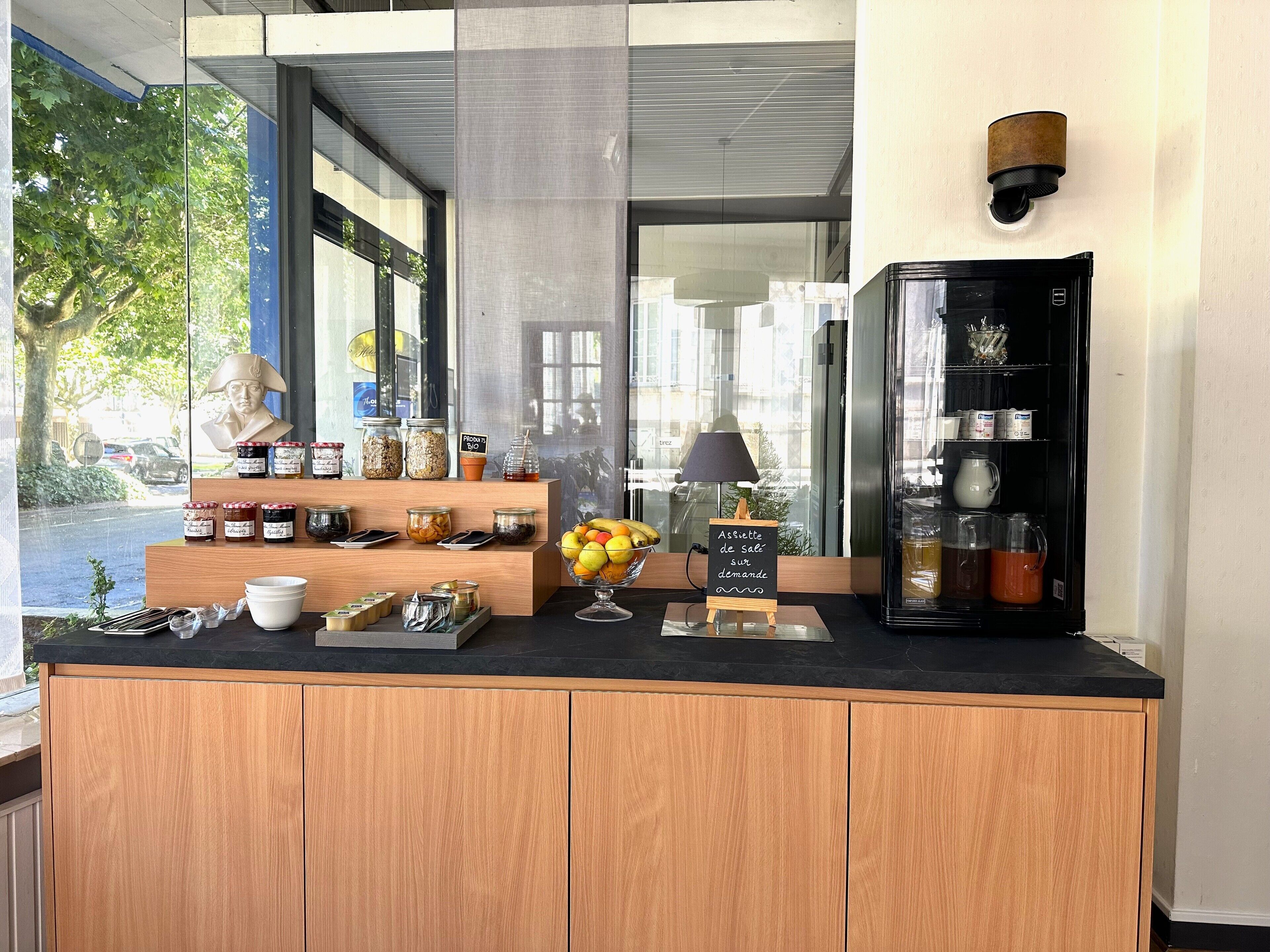 Daily continental breakfast (EUR 12 per person)