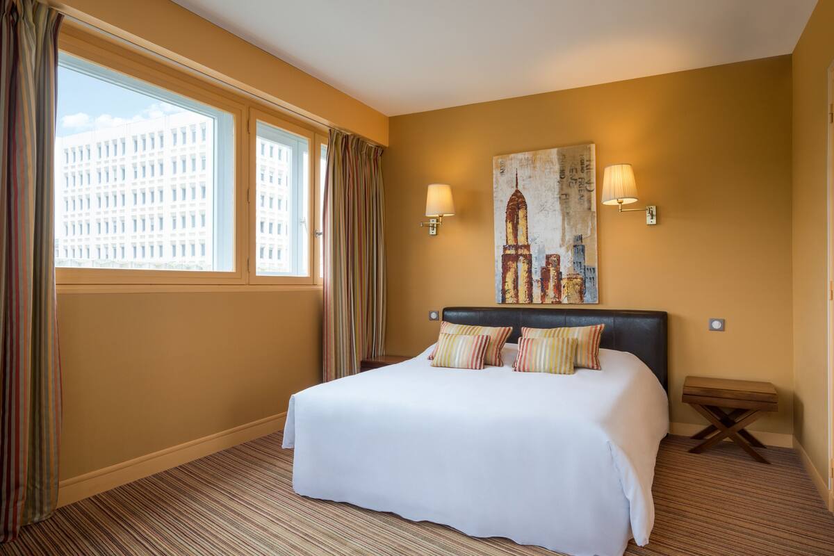 1 bedroom, desk, blackout drapes, bed sheets