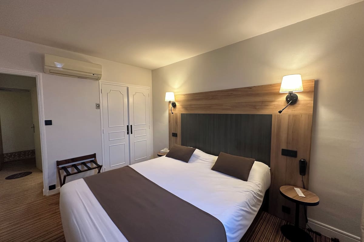 club room | 1 bedroom, desk, blackout curtains, free wired internet