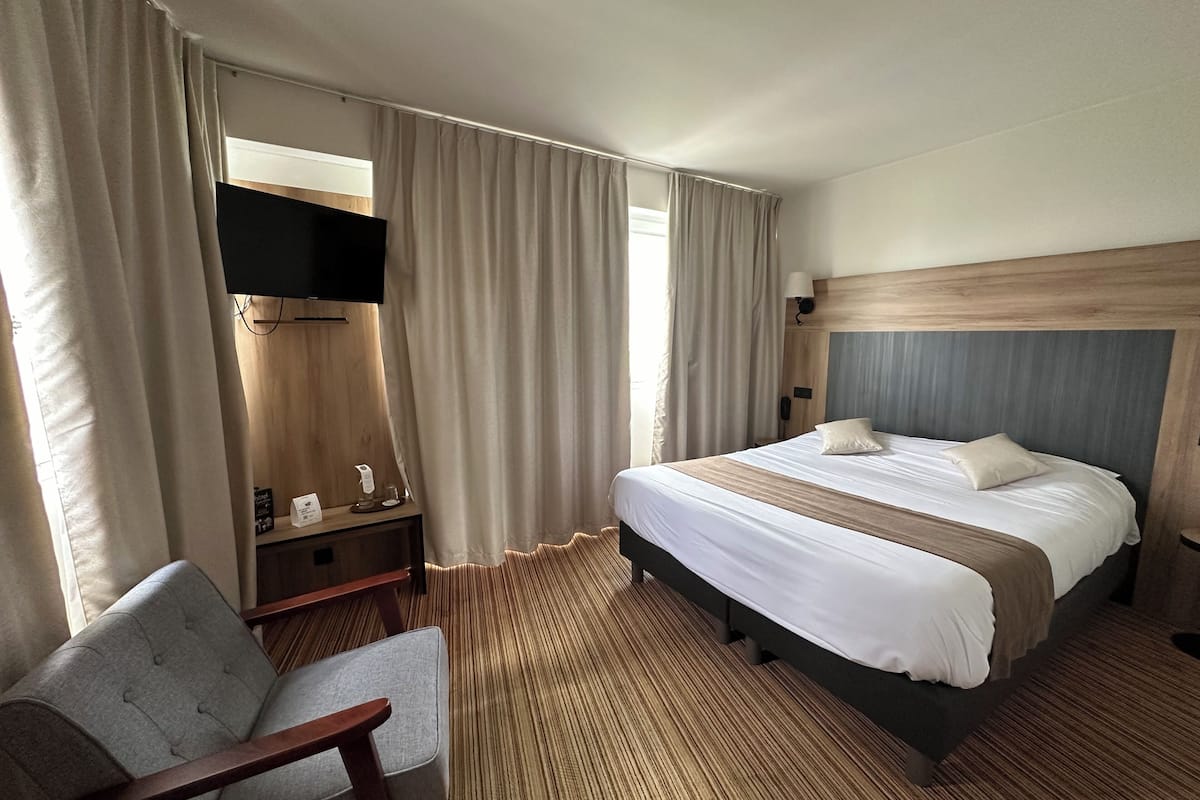 quadruple room | 1 bedroom, desk, blackout curtains, free wired internet