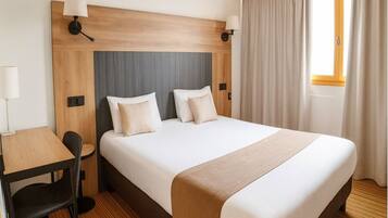 Standard Double Room | 1 bedroom, desk, blackout drapes, bed sheets