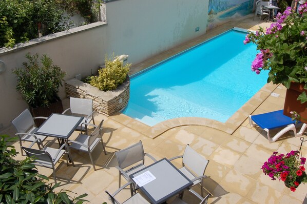 Seasonal outdoor pool, sun loungers