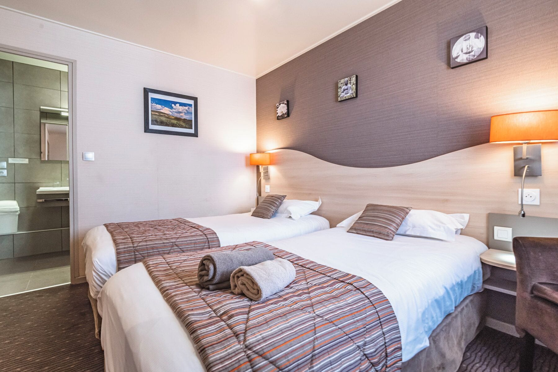 Minibar, coffres-forts dans les chambres, bureau, chambres insonorisées