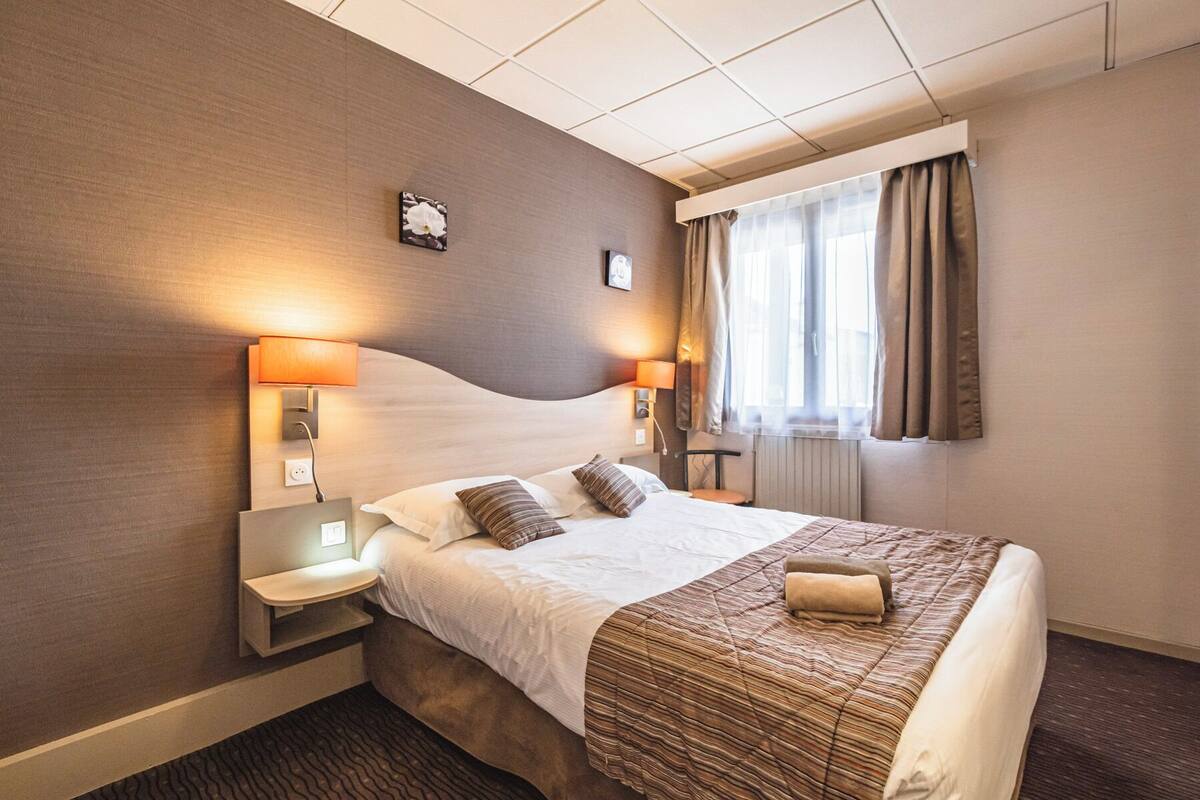 minibar, in-room safe, desk, soundproofing