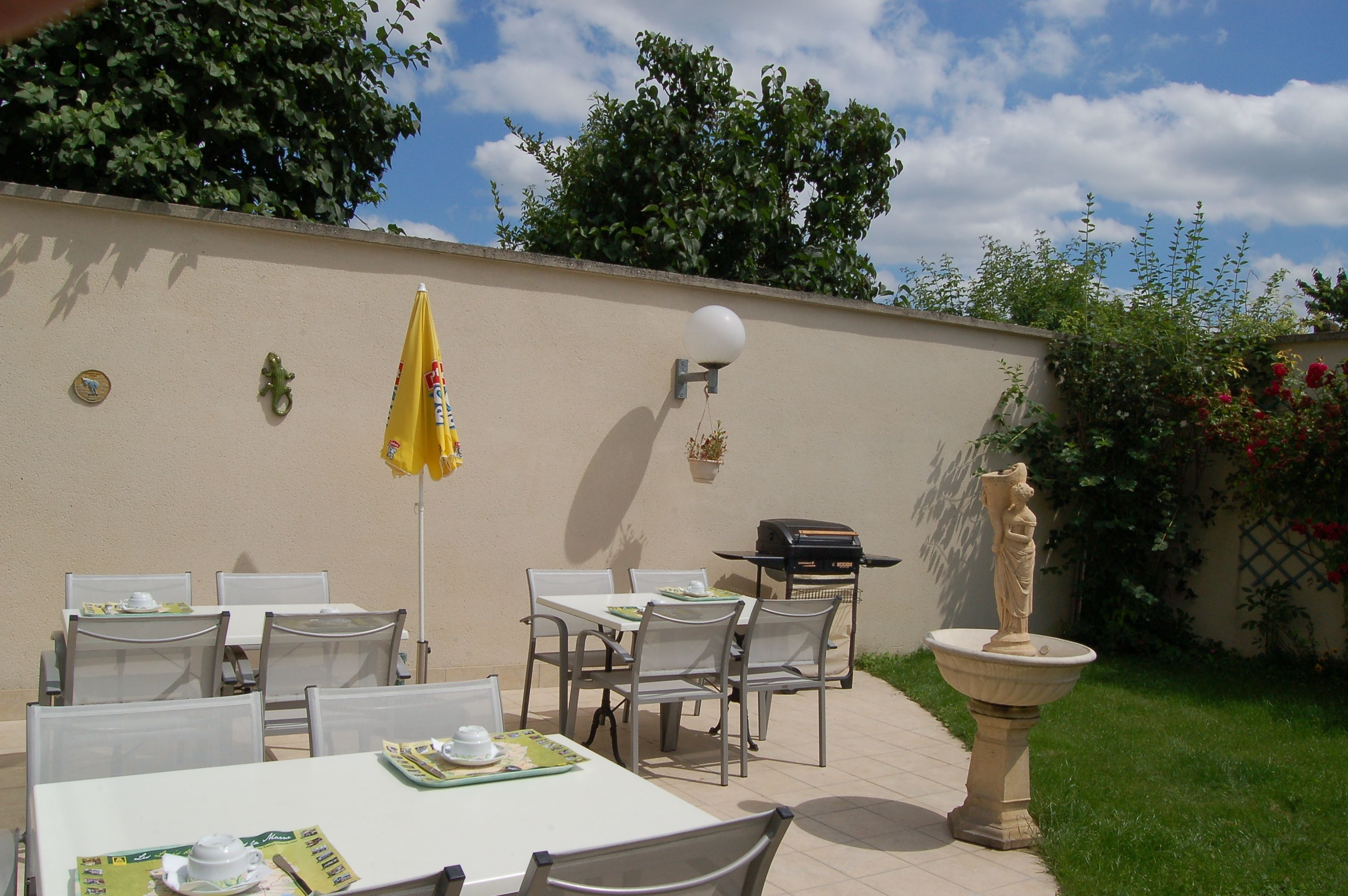 daily buffet breakfast (eur 15 per person)