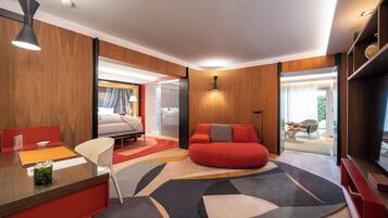 Minibar, caja de seguridad en la habitación, wifi gratis y ropa de cama