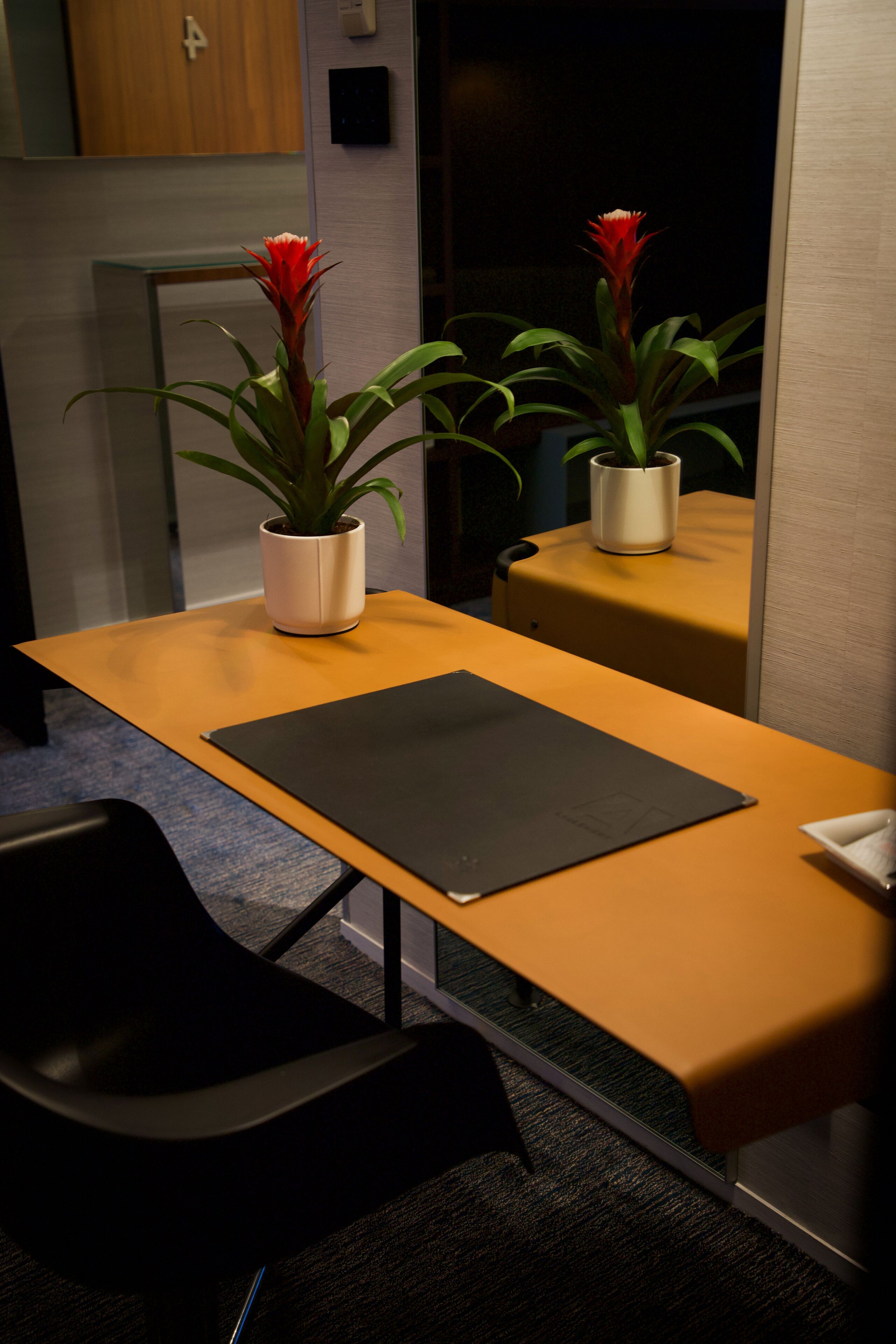 suite with terrace and hot tub | minibar, in-room safe, free wifi, bed sheets