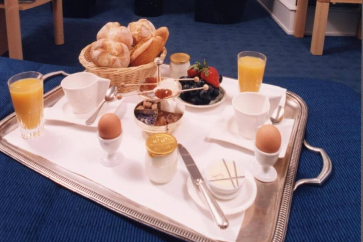 Triple Room (Charming) | Minibar, in-room safe, desk, free WiFi