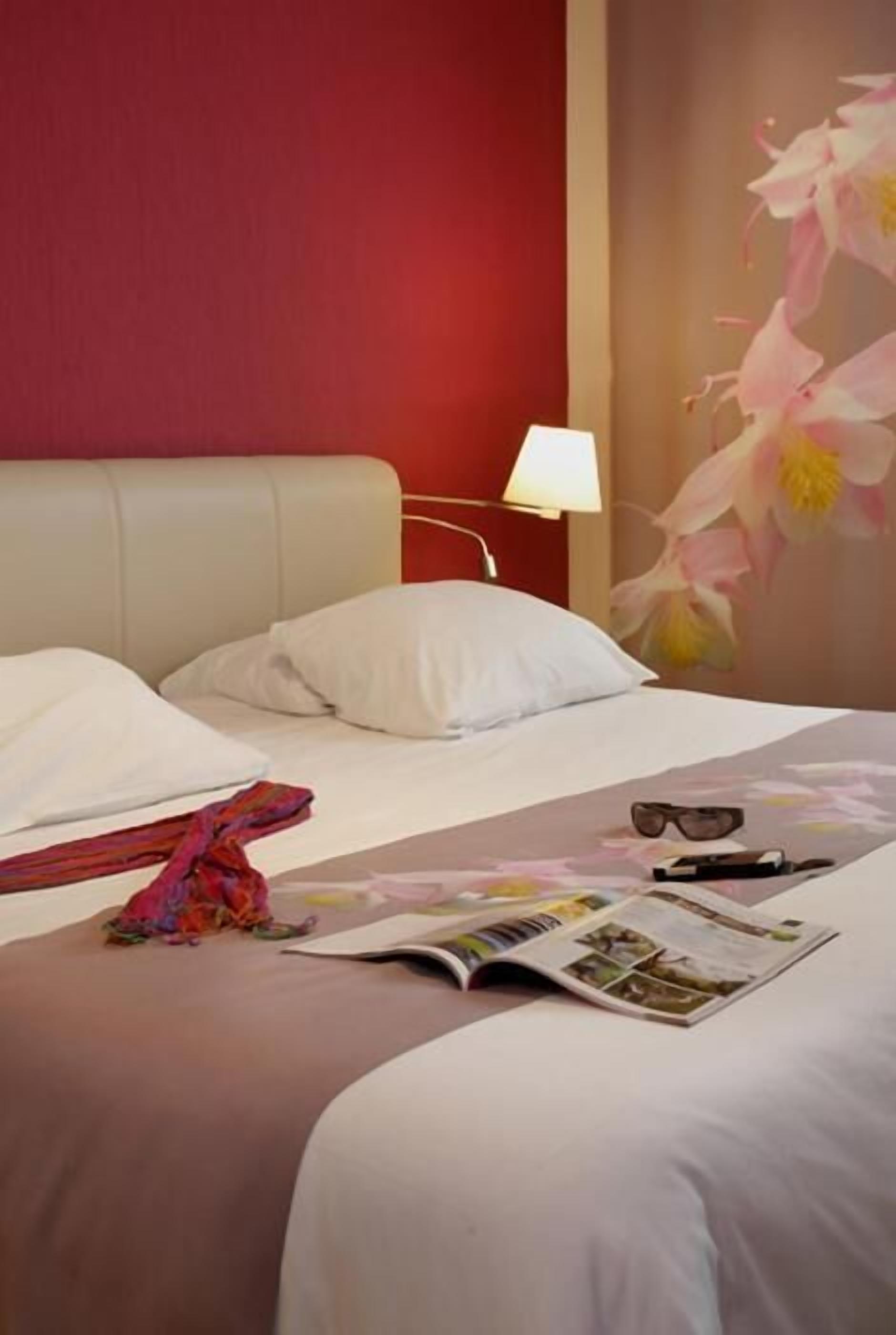 soundproofing, free wifi, bed sheets, wheelchair access