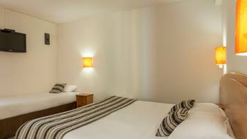Standard Triple Room | Soundproofing, free WiFi, bed sheets, wheelchair access